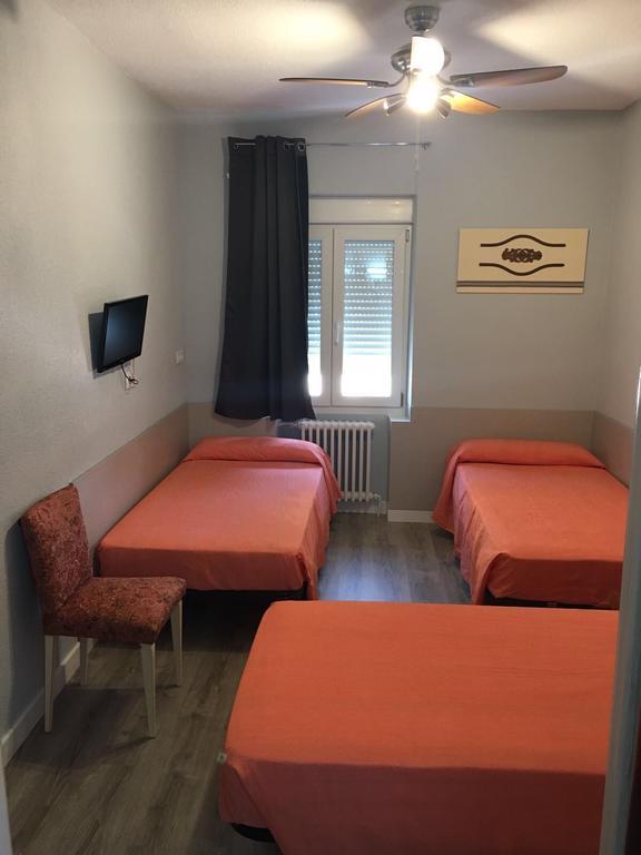 Hostal Rosales Aranda de Duero Dış mekan fotoğraf
